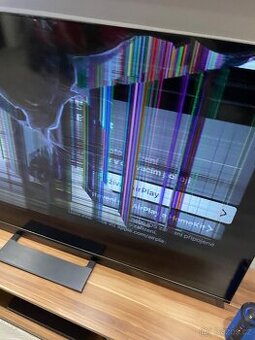 Smart TV Hisense 65E81Q, na náhradní díly nebo k opravě