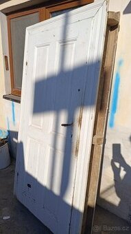 Prodám staré masivní dveře k renovaci