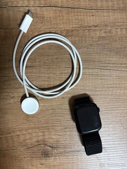 Apple watch series 7 - 45mm GPS + řemínek a nabíječka