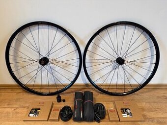 Zapletená kola DT Swiss R470 + příslušenství