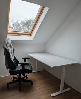 Polohovací stůl IKEA TROTTEN