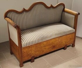 malé sofa Biedermeier