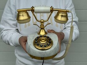 Onyxový bílý telefon