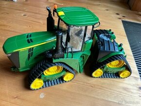 Pásový traktor John Deere 9620RX – Bruder 04055