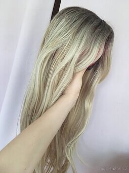 blond paruka