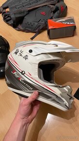 Helma Fly Racing L + brýle