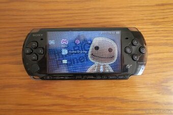 PSP 3000 s original pouzdrem a kabelem