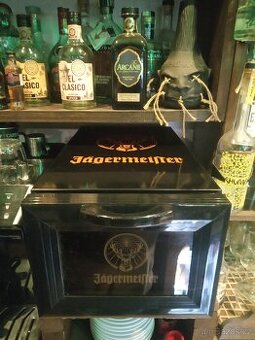 JAGERMEISTER CHLAĎÁK NA LAHVE I SKLENIČKY