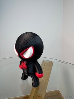 Figurka superhrdiny – ručně tištěná na 3D tiskárně