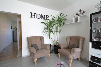 Prodej bytu 4+1 s lodžií, šatnou, 88 m2 - Teplá centrum - 1