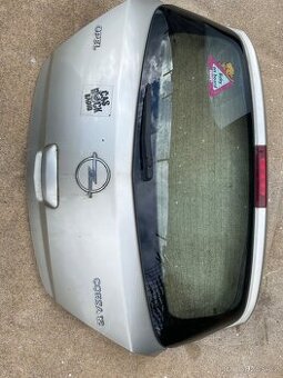 Opel Corsa D zadní víko