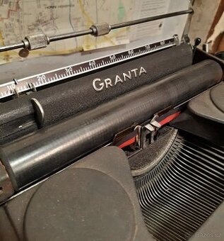 Funkční psací stroj GRANTA Model 90 z roku 1943