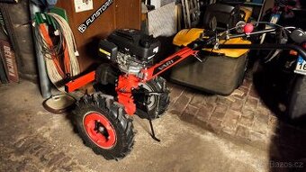 Mlotraktor Vari - 1