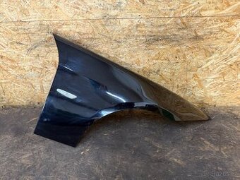 PRAVÝ PŘEDNÍ BLATNÍK BMW E90/91 SCHWARZ 2