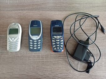 Tři mobilní telefony za 499 Kč