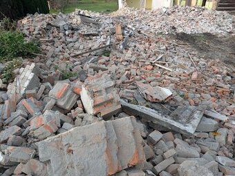 Daruji plné pálené cihly z demolice