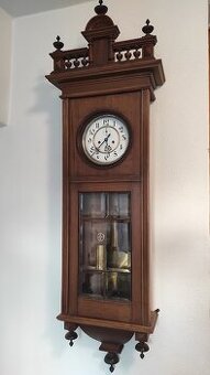 Starožitné závažové hodiny Gustav Becker s vteřinovkou.