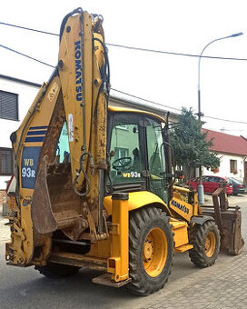 Traktorbagr Komatsu wb93R - 2008 velký servis v komatsu