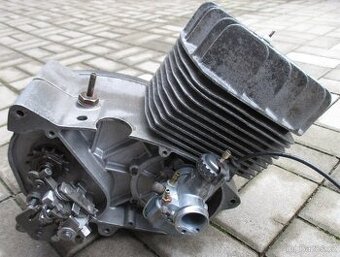 Závodní motor maico 125 ccm motokára silnice aj.