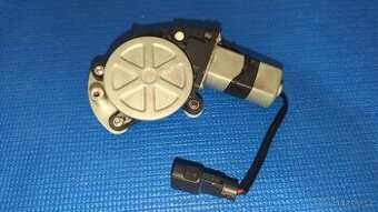 Elektromotor stahovacího mechanismu okna