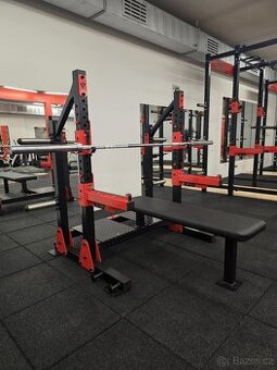 Benchpress s bezpečnostními zarážkami - nový