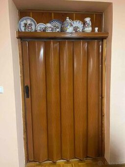 Koženkové posuvné dveře