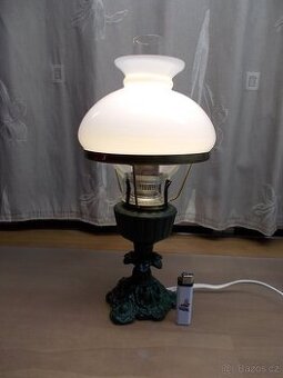 Litinová stolní lampa