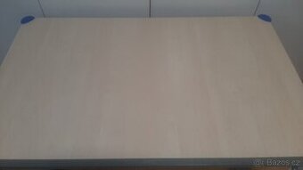 Rostoucí stůl pro děti a studenty