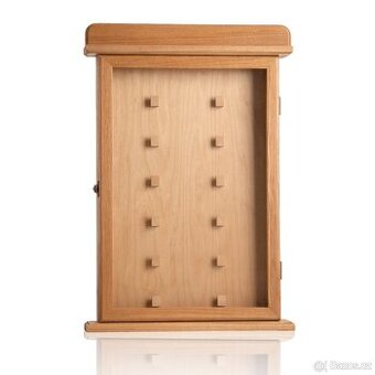 Masivní dubová vitrína střední na dýky, nože