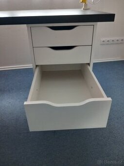 Psací, kancelářský stůl