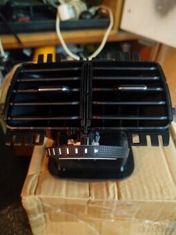 Ofuk zadní loketní opěrky pro VW Touran 2016–2021