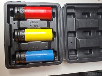Sada nástrčných hlavic na šrouby do utahováků