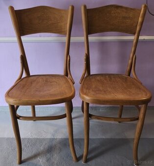 Dvě starožitné originální dřevěné ohýbané židle