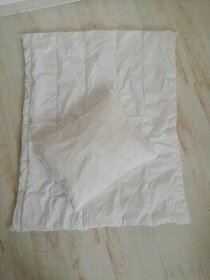 Dětský polštář a peřina IKEA.