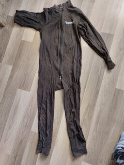 Overal pod kombinézu na lyžování