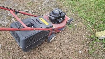 Benzínová sekačka s pojezdem