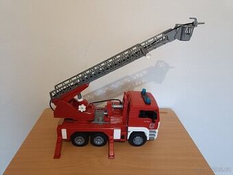 BRUDER 2771 Hasiči auto MAN - požární žebřík + maják
