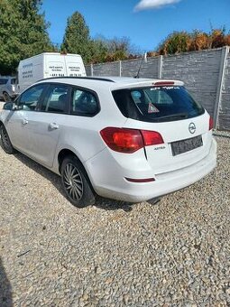 Rozpredám Opel Astra J ST 1.4 Turbo 88kw A14NET