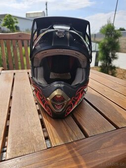 Prodám enduro prilbu