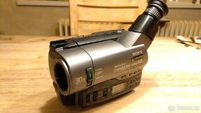 Videokamera SONY CCD-TR810E