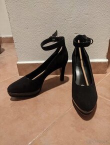 Černé lodičky catwalk