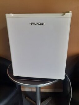 Mini lednička-Minibar HYUNDAI RSB050WW7.