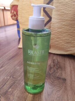 Rilastil Acnestil čisticí gel na problematickou pleť