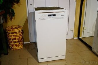 Miele bílá vestavná myčka G 4720 SC šíře 45 cm