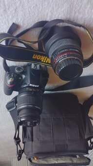 Prodám fotoaparát digitální Nikon 3200,a objektiv novy