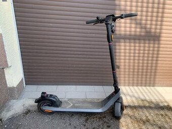 Elektrická koloběžka NIU KQi2 Pro na opravu