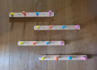 Věšáky do dětského pokoje Ikea Flisat 4 kusy