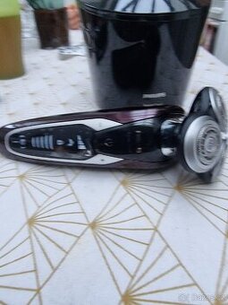 Holicí strojek Philips ráda 9000