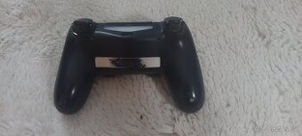 Prodám ovladač na Playstation 4 na ND