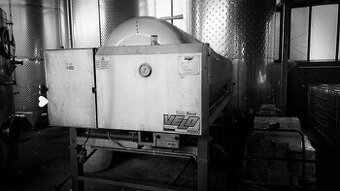 Pneumatický lis na hrozny